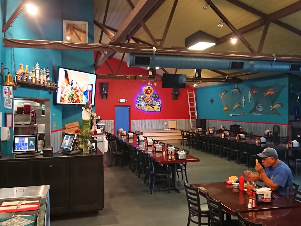 Front view of a seafood restaurant in Gardena.